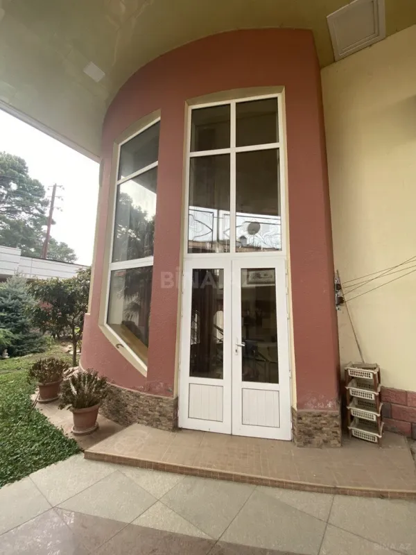 Satılır 5 otaqlı həyət evi 270 m²