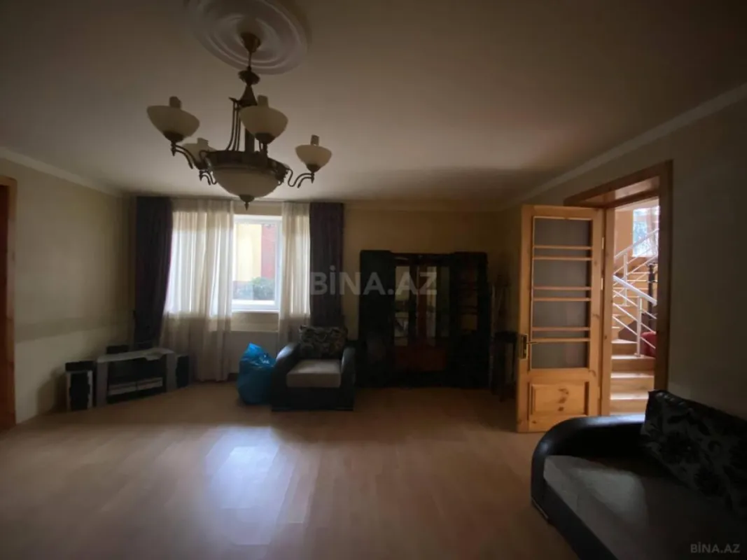 Satılır 5 otaqlı həyət evi 270 m²