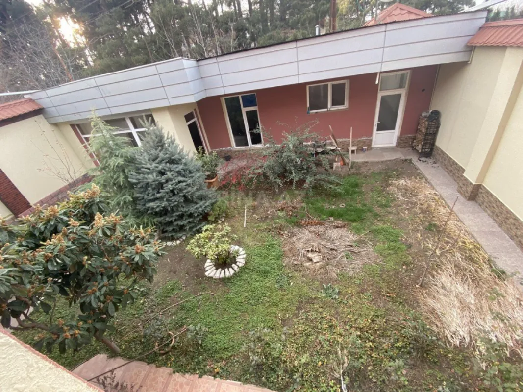 Satılır 5 otaqlı həyət evi 270 m²