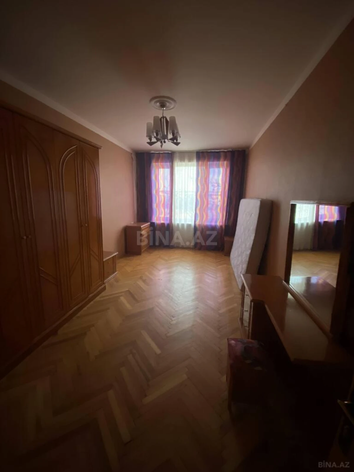 Satılır 5 otaqlı həyət evi 270 m²