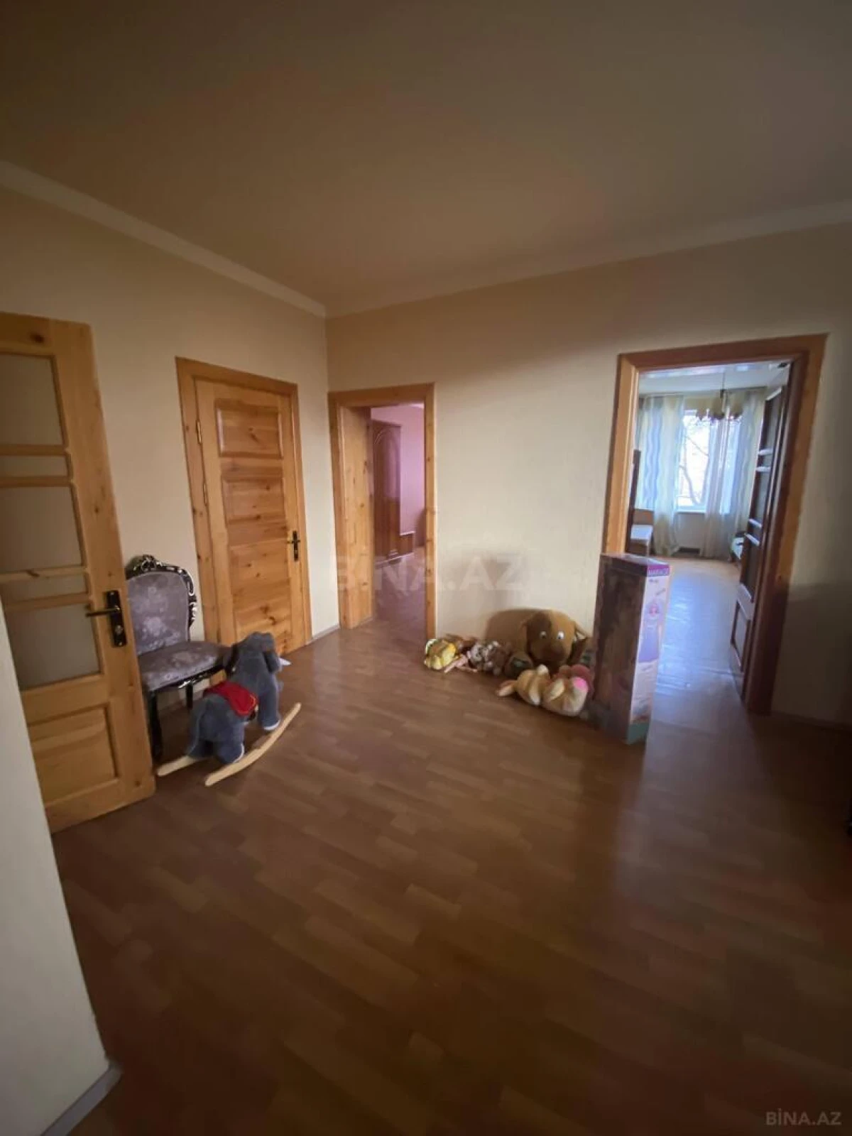 Satılır 5 otaqlı həyət evi 270 m²