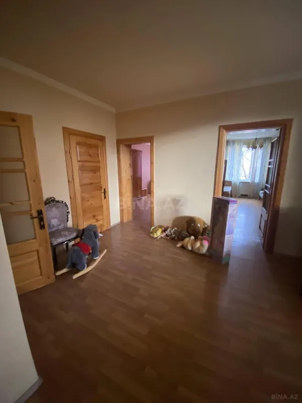 Satılır 5 otaqlı həyət evi 270 m²