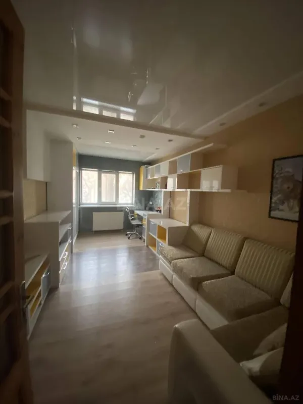 Satılır 5 otaqlı həyət evi 270 m²