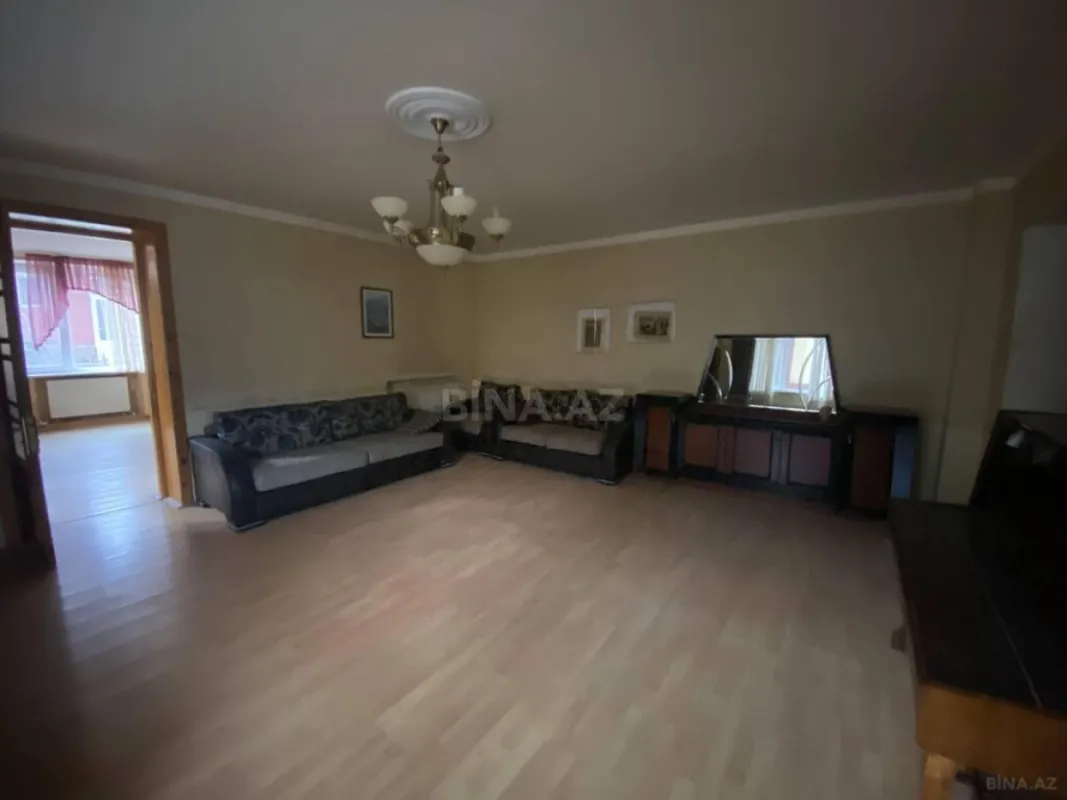 Satılır 5 otaqlı həyət evi 270 m²