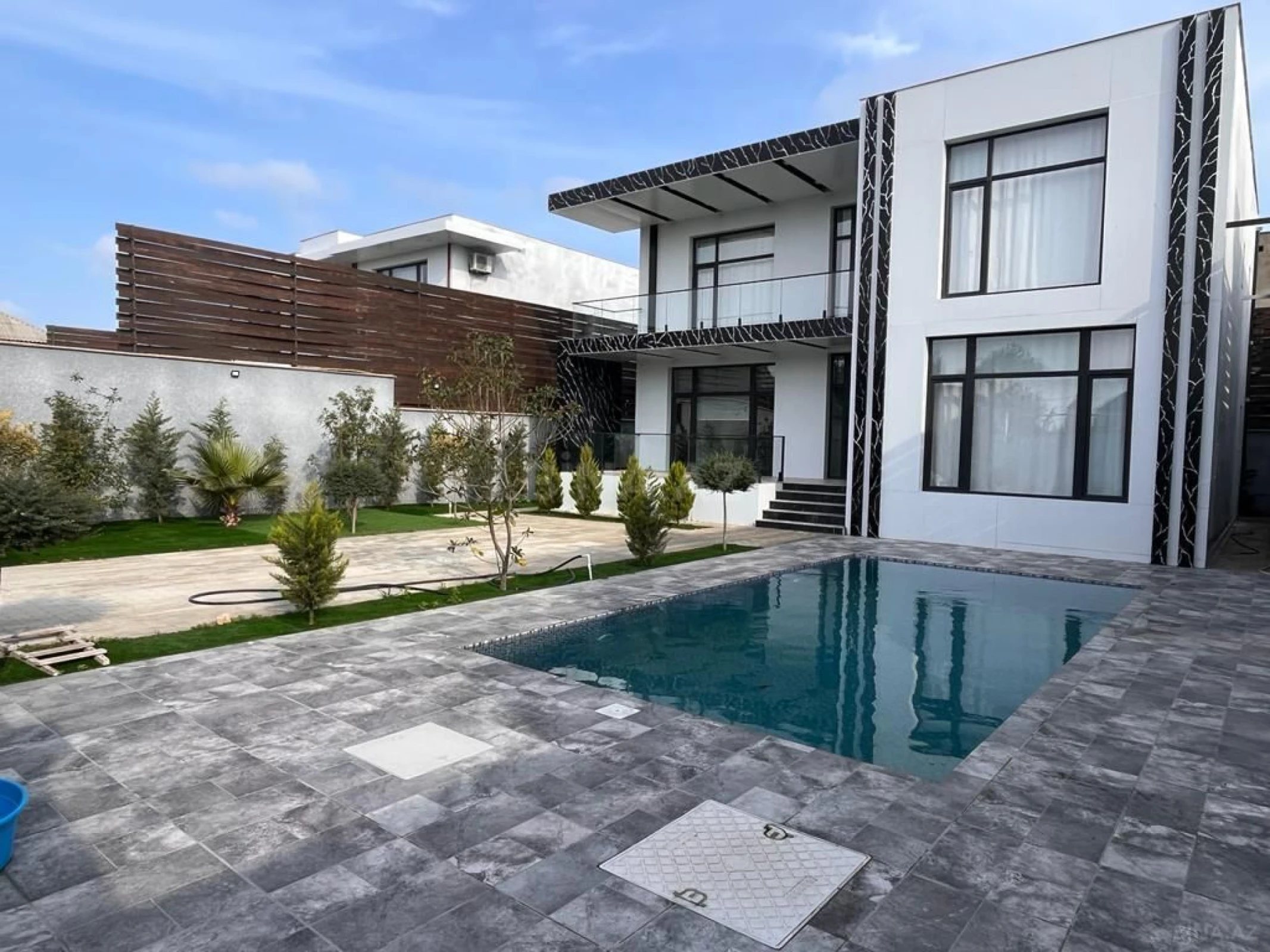 Kirayə verilir 5 otaqlı həyət evi 320 m²