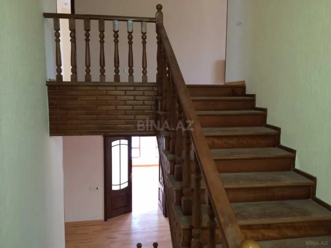 Satılır 9 otaqlı həyət evi 370 m²