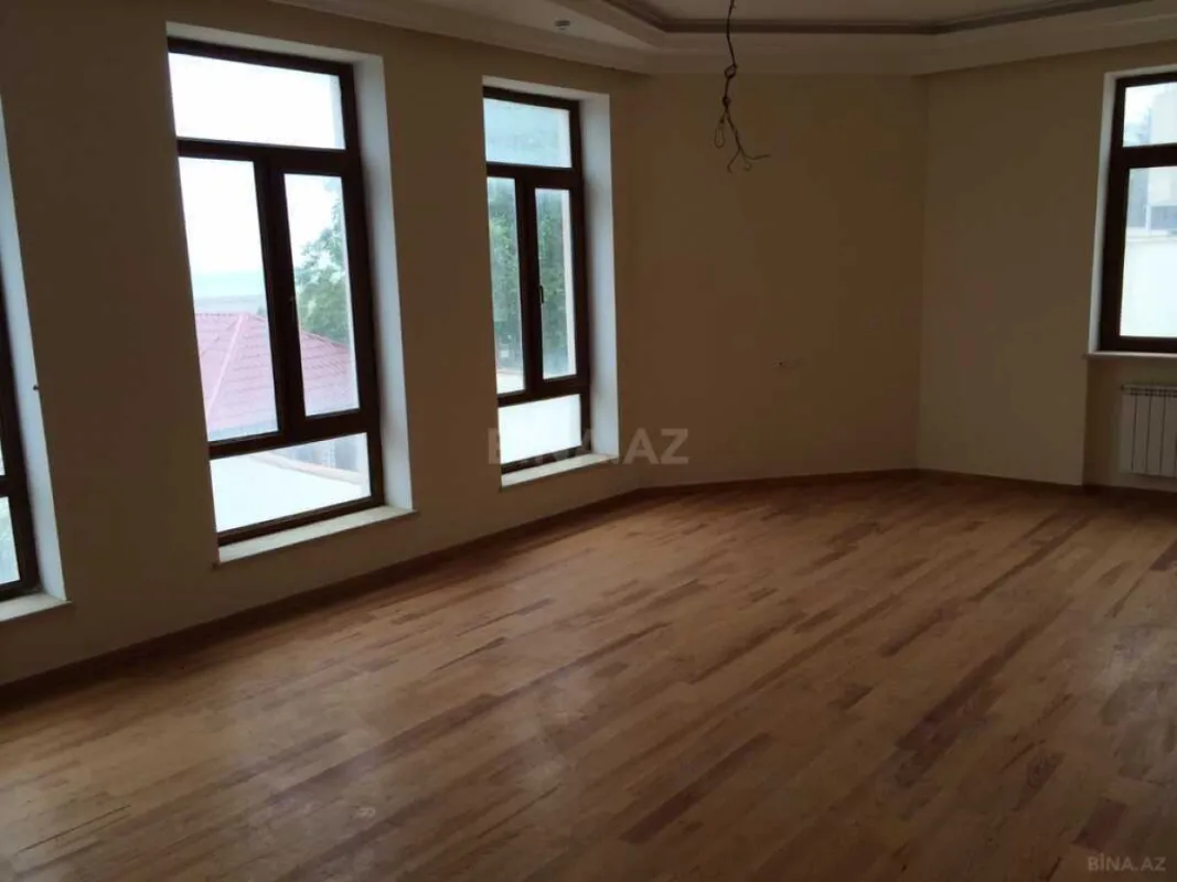 Satılır 9 otaqlı həyət evi 370 m²