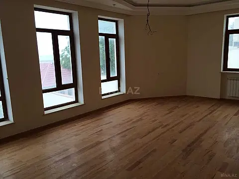Satılır 9 otaqlı həyət evi 370 m²