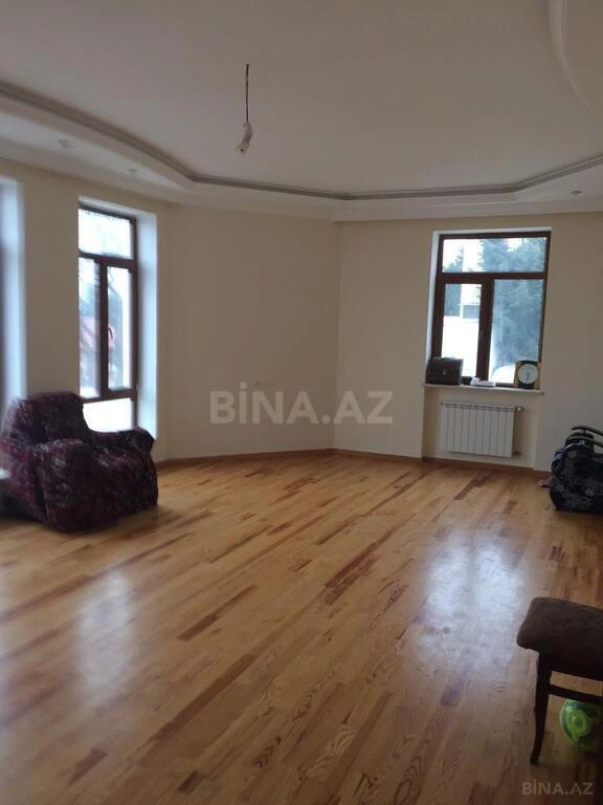 Satılır 9 otaqlı həyət evi 370 m²