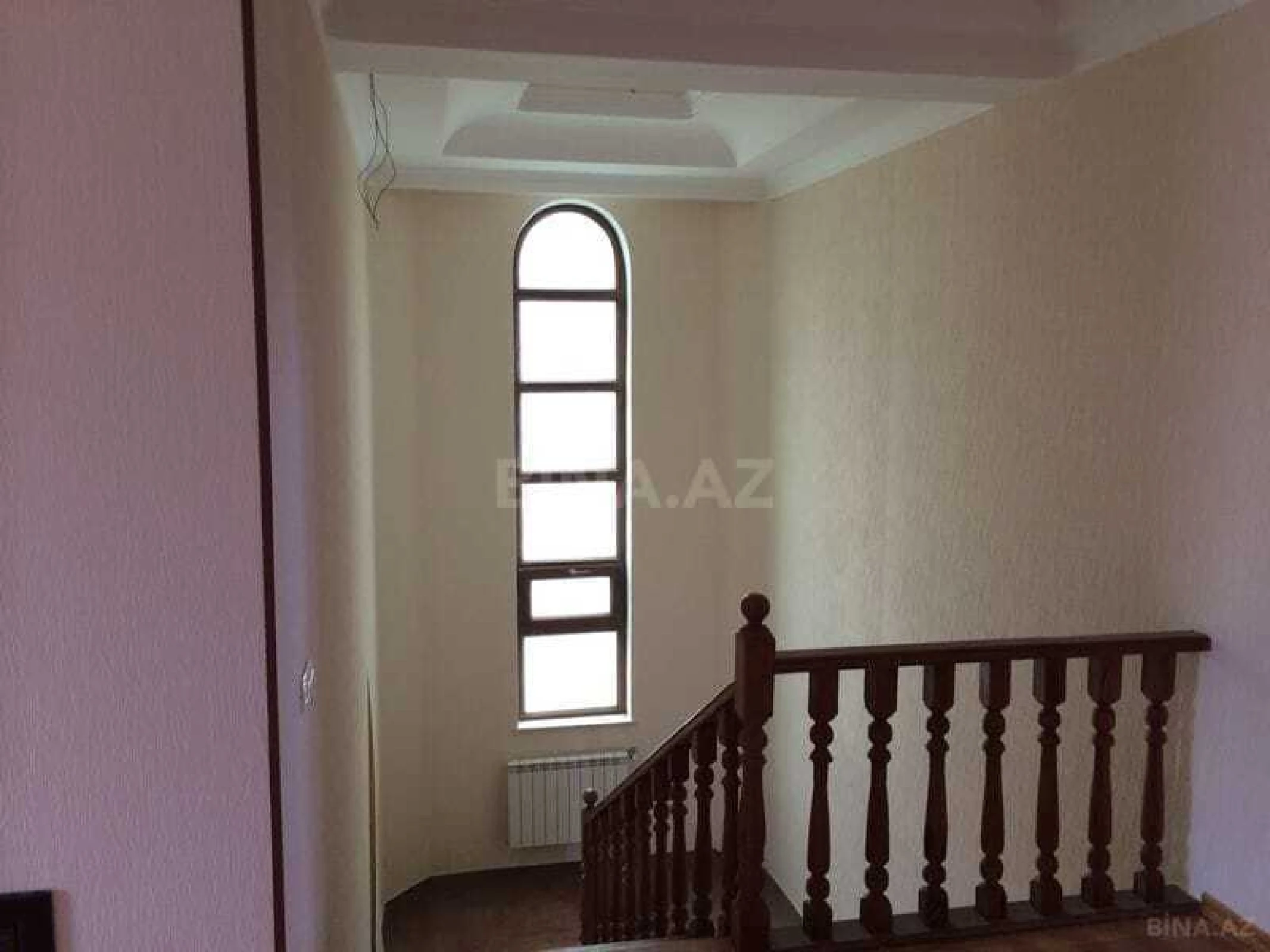 Satılır 9 otaqlı həyət evi 370 m²