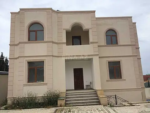 Satılır 9 otaqlı həyət evi 370 m²