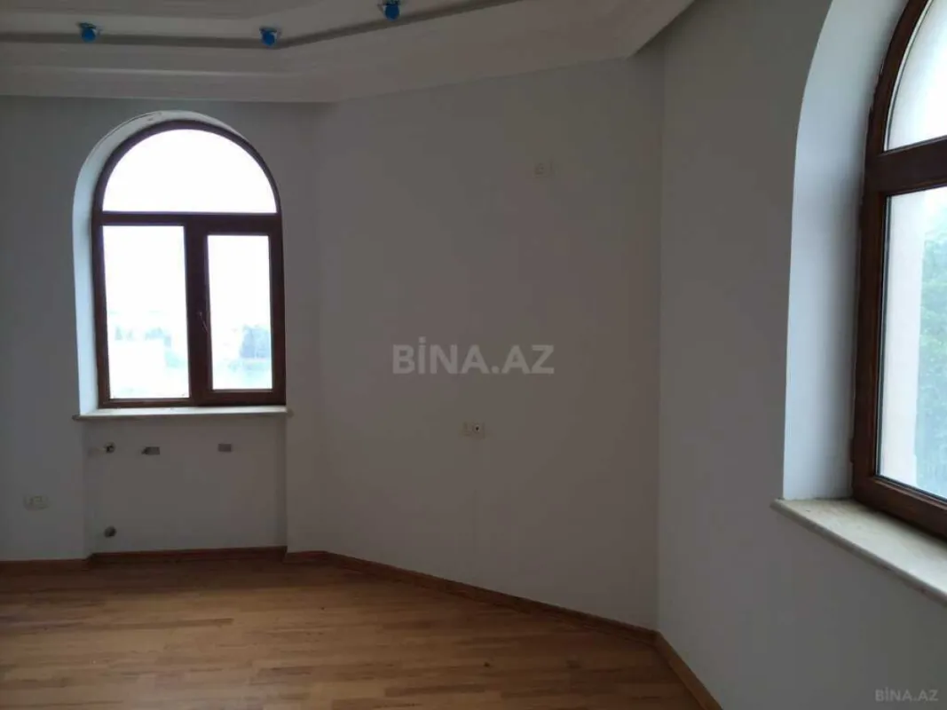 Satılır 9 otaqlı həyət evi 370 m²