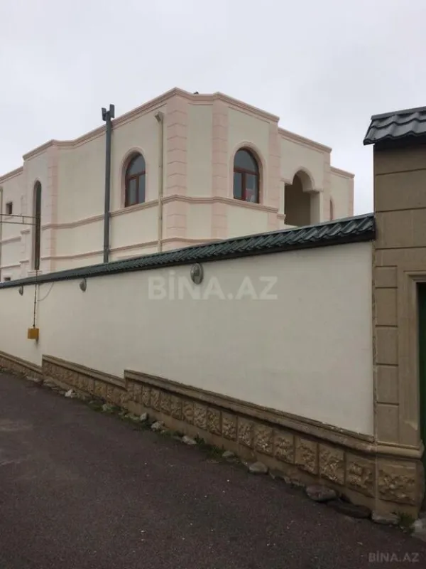Satılır 9 otaqlı həyət evi 370 m²