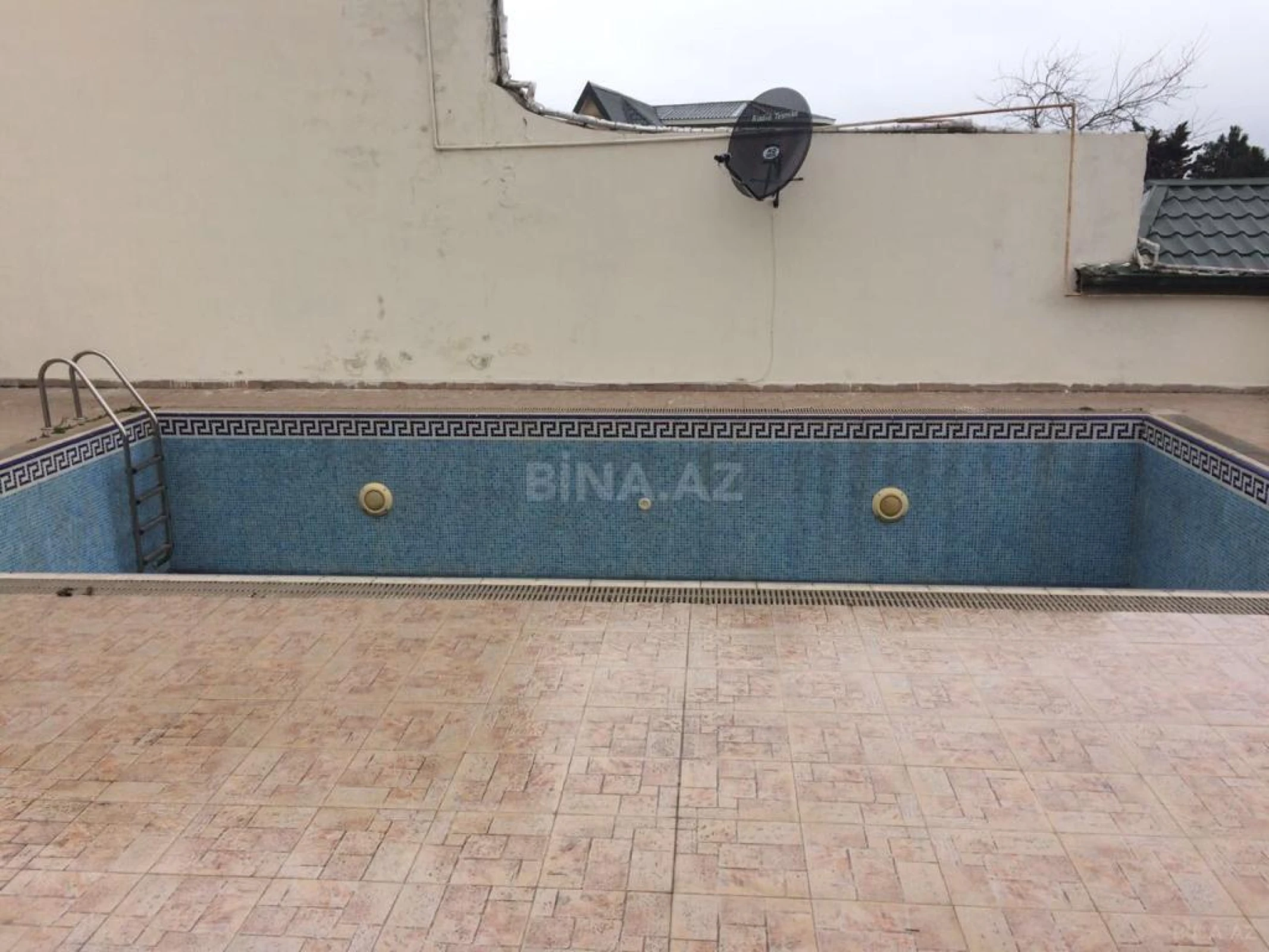 Satılır 9 otaqlı həyət evi 370 m²