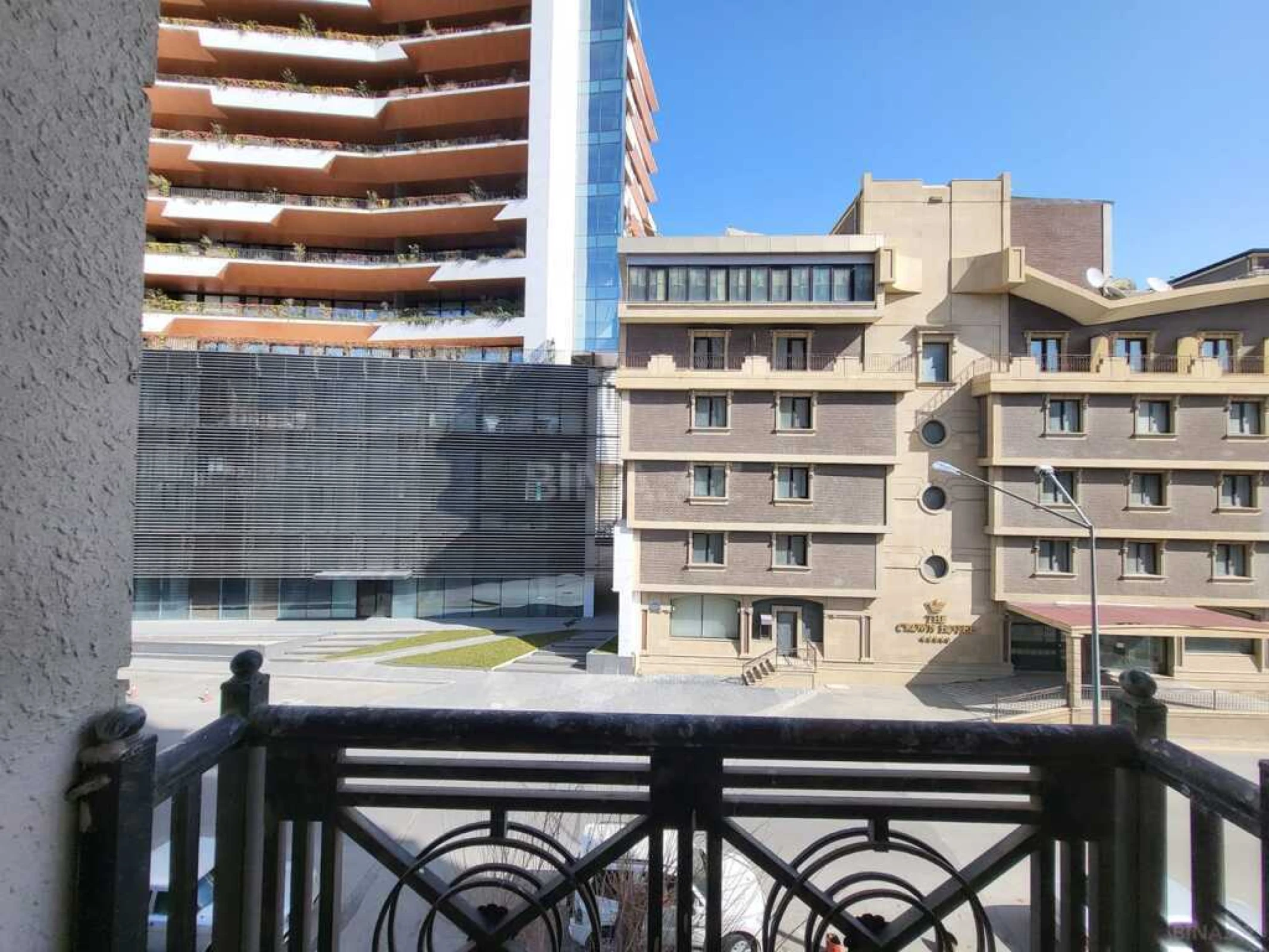 Satılır 3 otaqlı mənzil 169 m²