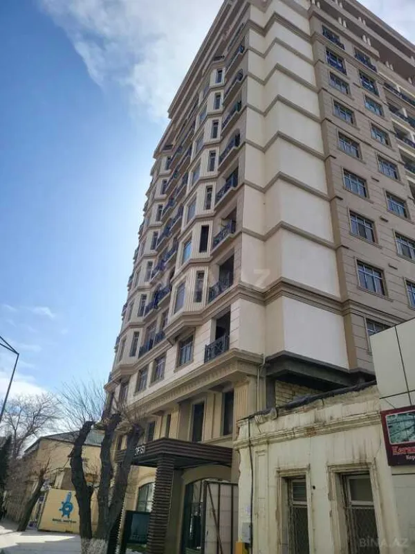 Satılır 3 otaqlı mənzil 169 m²