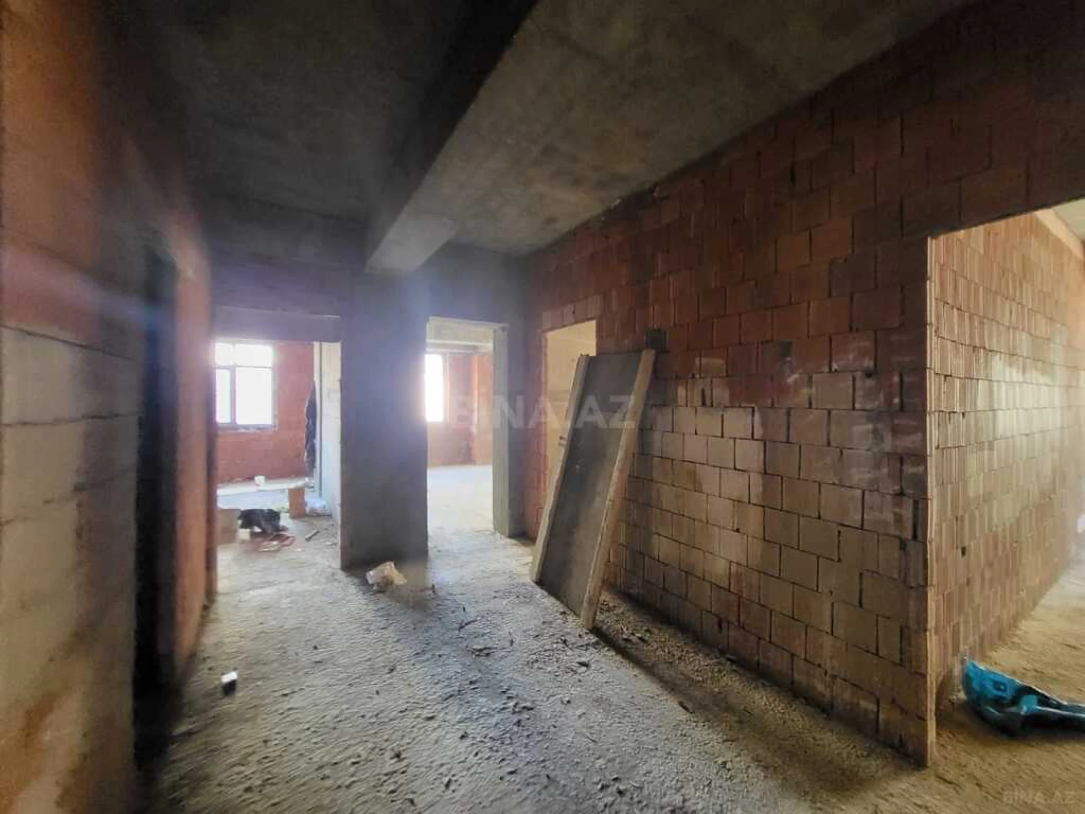 Satılır 3 otaqlı mənzil 169 m²