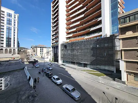 Satılır 3 otaqlı mənzil 169 m²