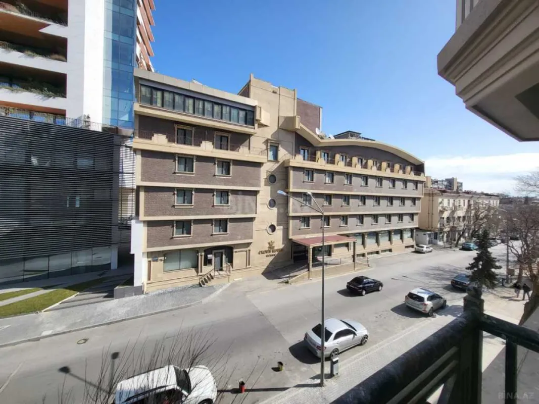 Satılır 3 otaqlı mənzil 169 m²