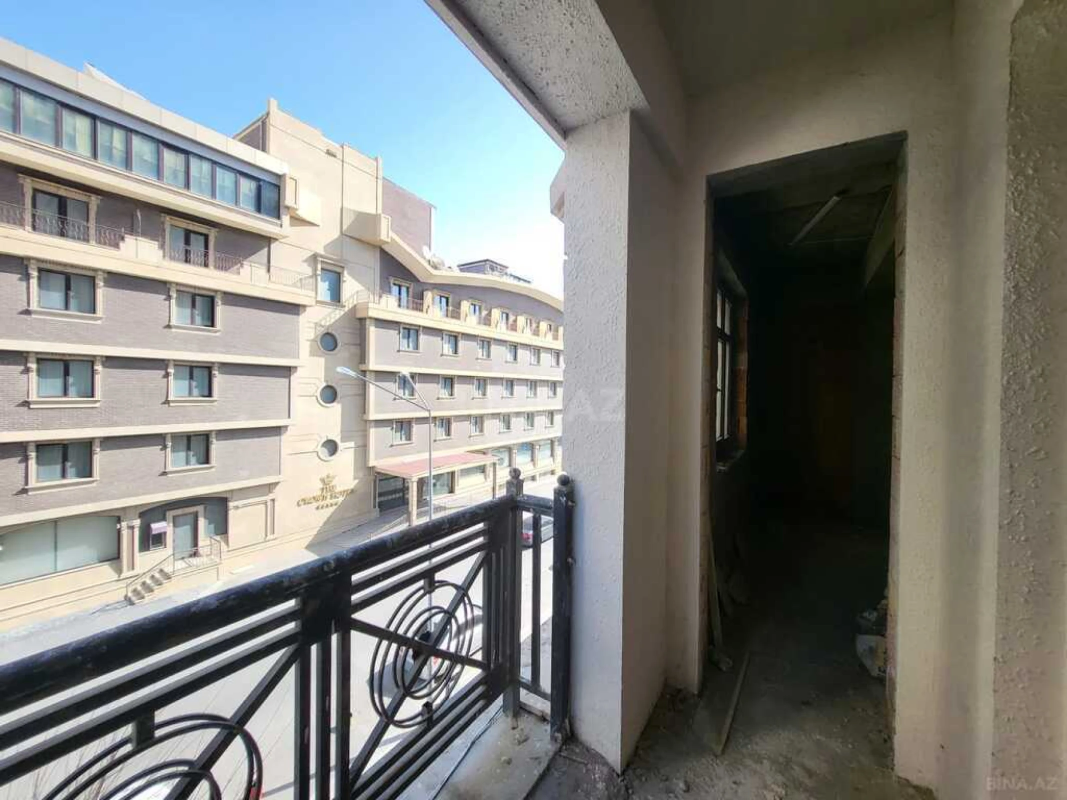 Satılır 3 otaqlı mənzil 169 m²