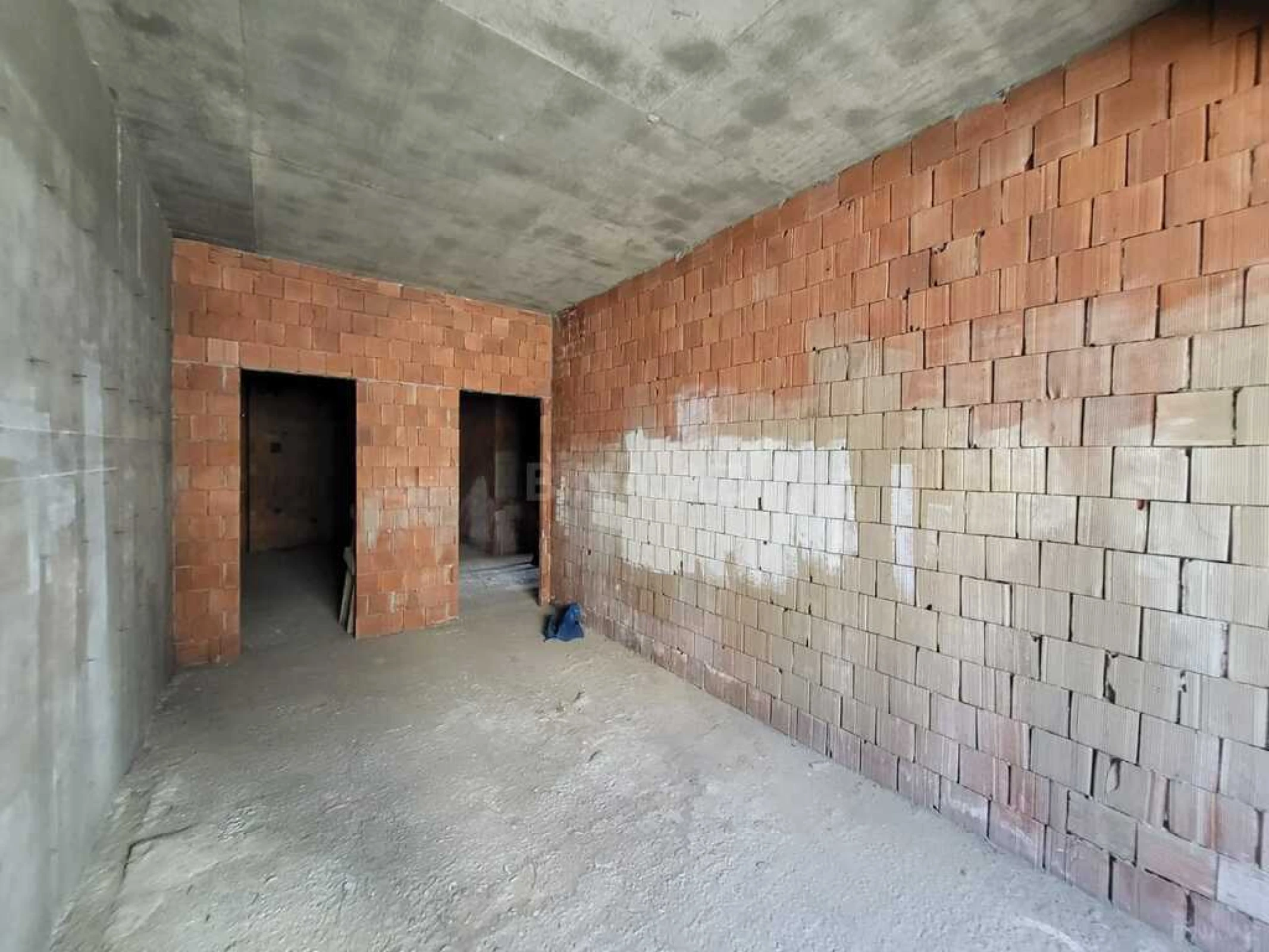 Satılır 3 otaqlı mənzil 169 m²