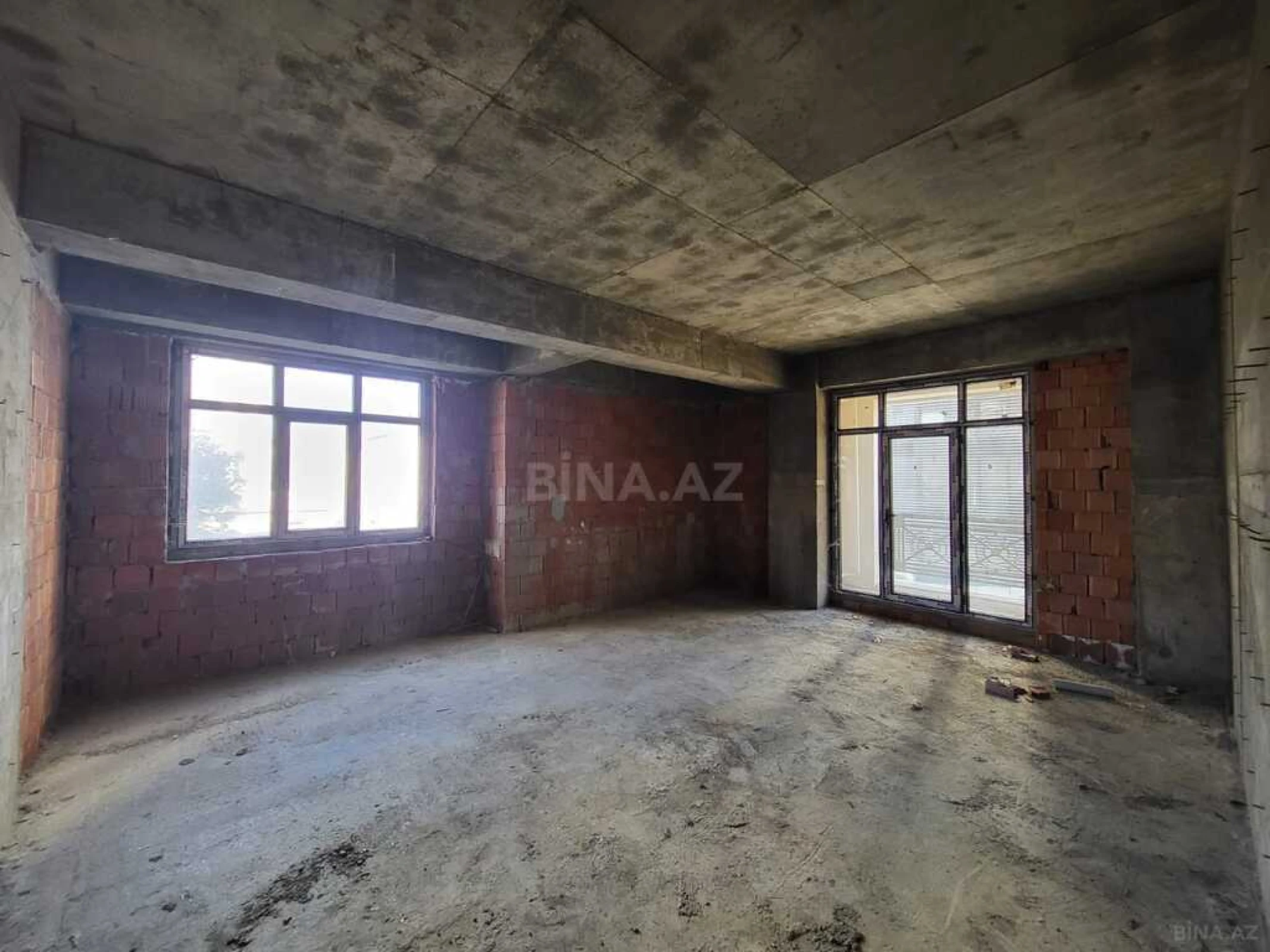 Satılır 3 otaqlı mənzil 169 m²