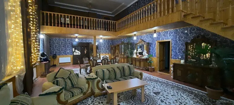 Kirayə verilir 8 otaqlı həyət evi 420 m²