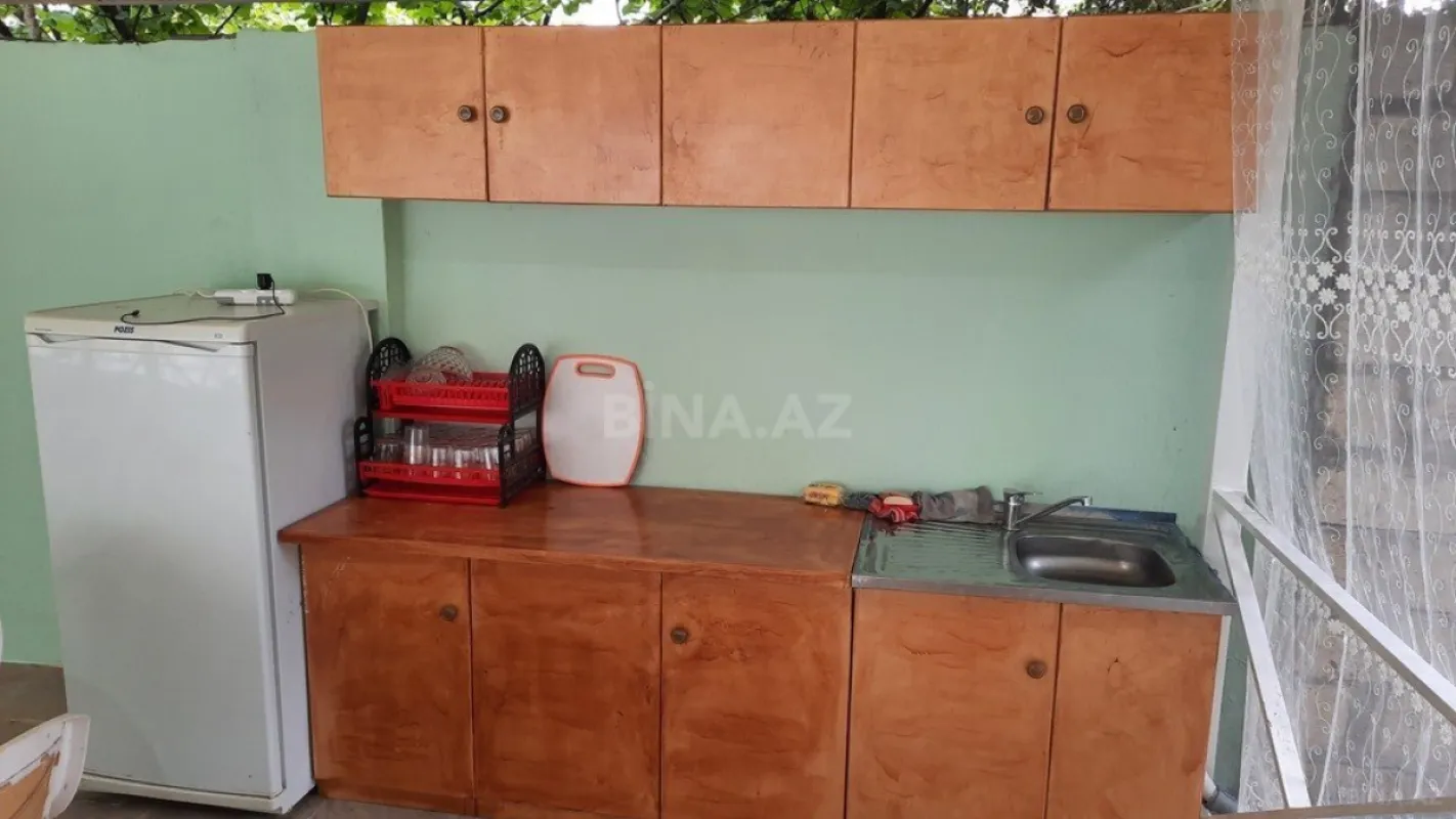 Kirayə verilir 8 otaqlı həyət evi 420 m²