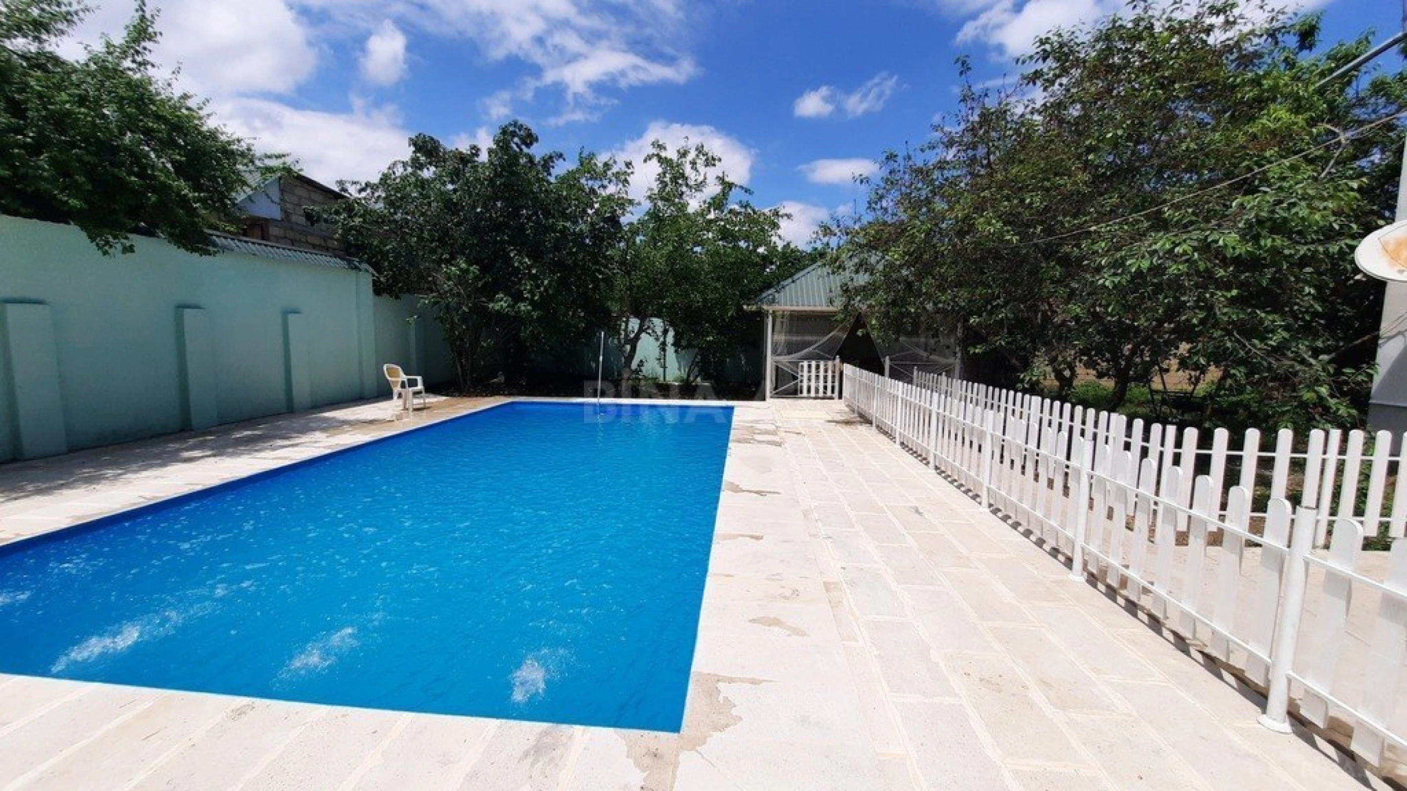 Kirayə verilir 8 otaqlı həyət evi 420 m²