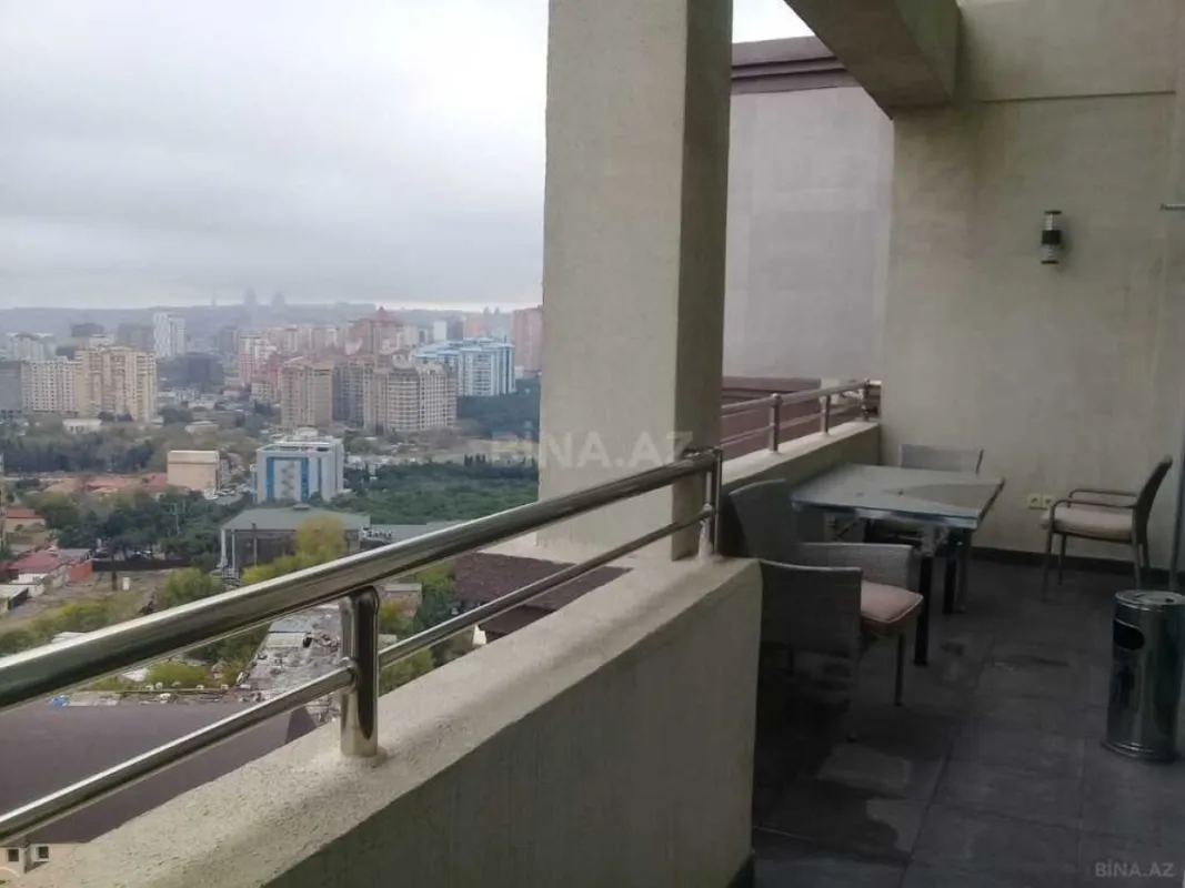 Kirayə verilir 7 otaqlı mənzil 700 m²