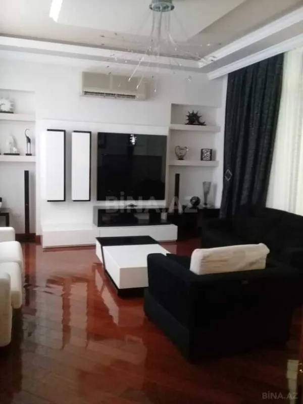 Kirayə verilir 7 otaqlı mənzil 700 m²