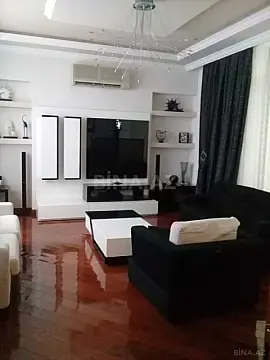 Kirayə verilir 7 otaqlı mənzil 700 m²