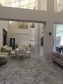 Kirayə verilir 7 otaqlı mənzil 700 m²