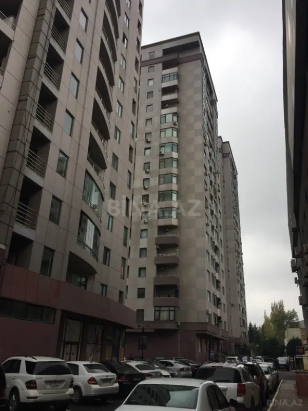 Kirayə verilir 7 otaqlı mənzil 700 m²