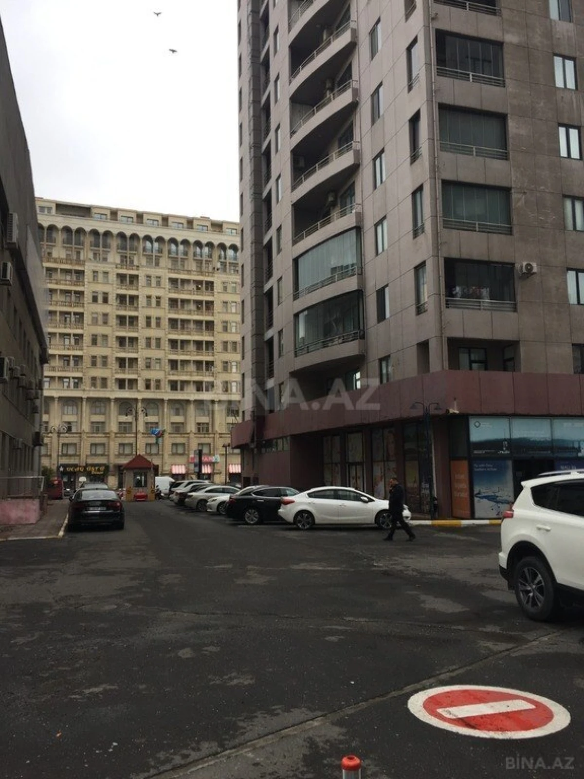 Kirayə verilir 7 otaqlı mənzil 700 m²