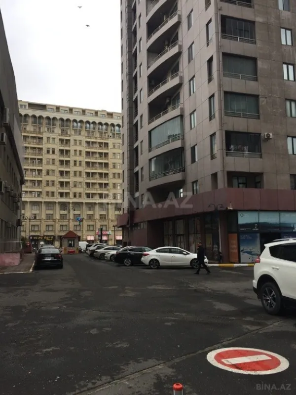 Kirayə verilir 7 otaqlı mənzil 700 m²