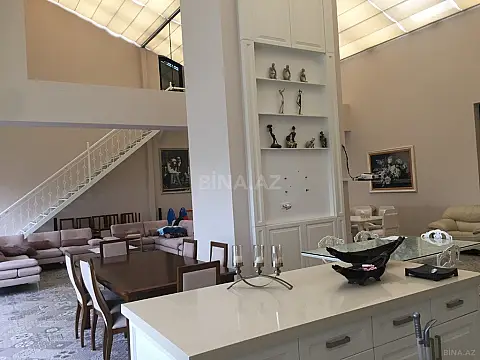 Kirayə verilir 7 otaqlı mənzil 700 m²