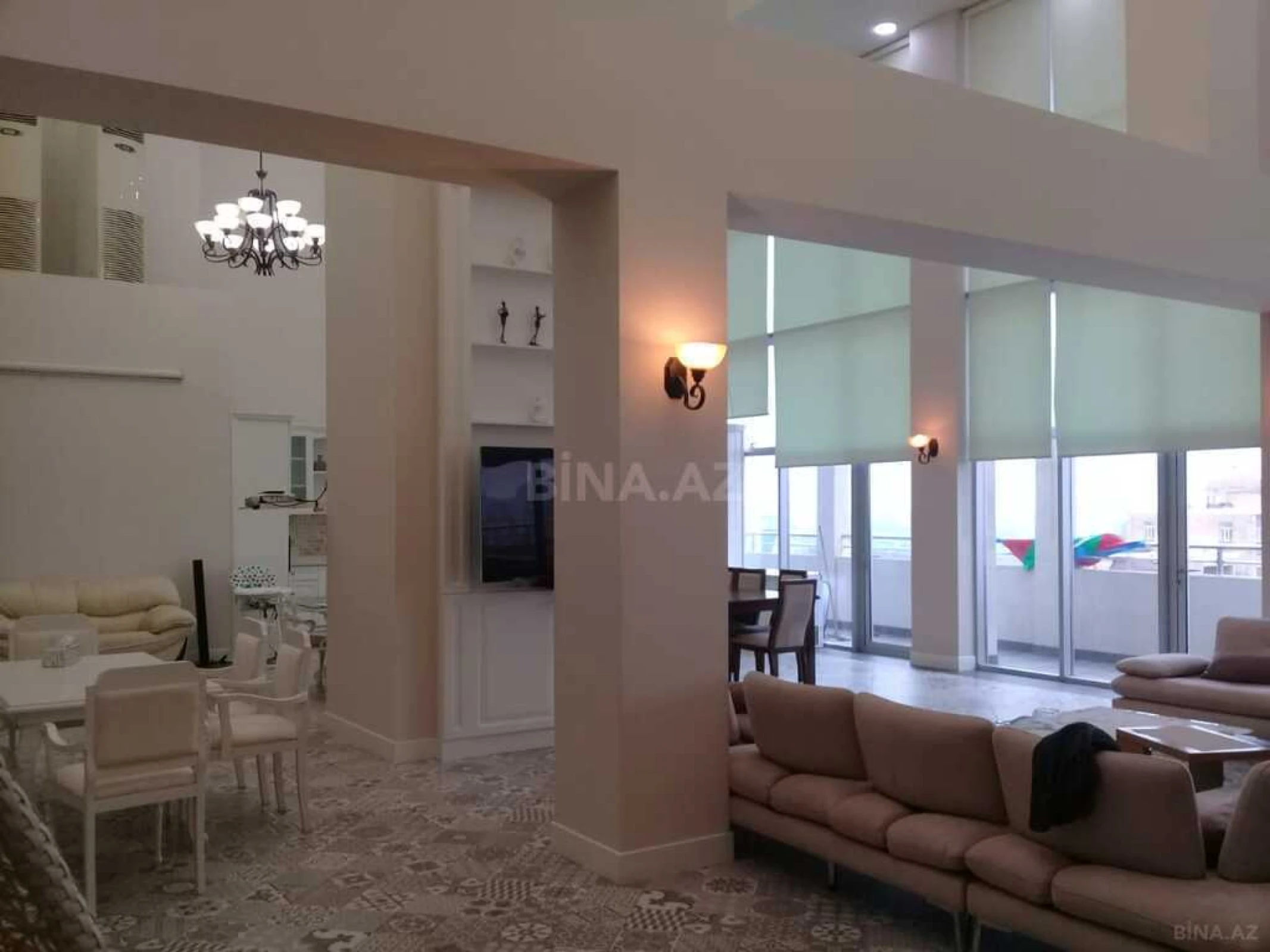 Kirayə verilir 7 otaqlı mənzil 700 m²