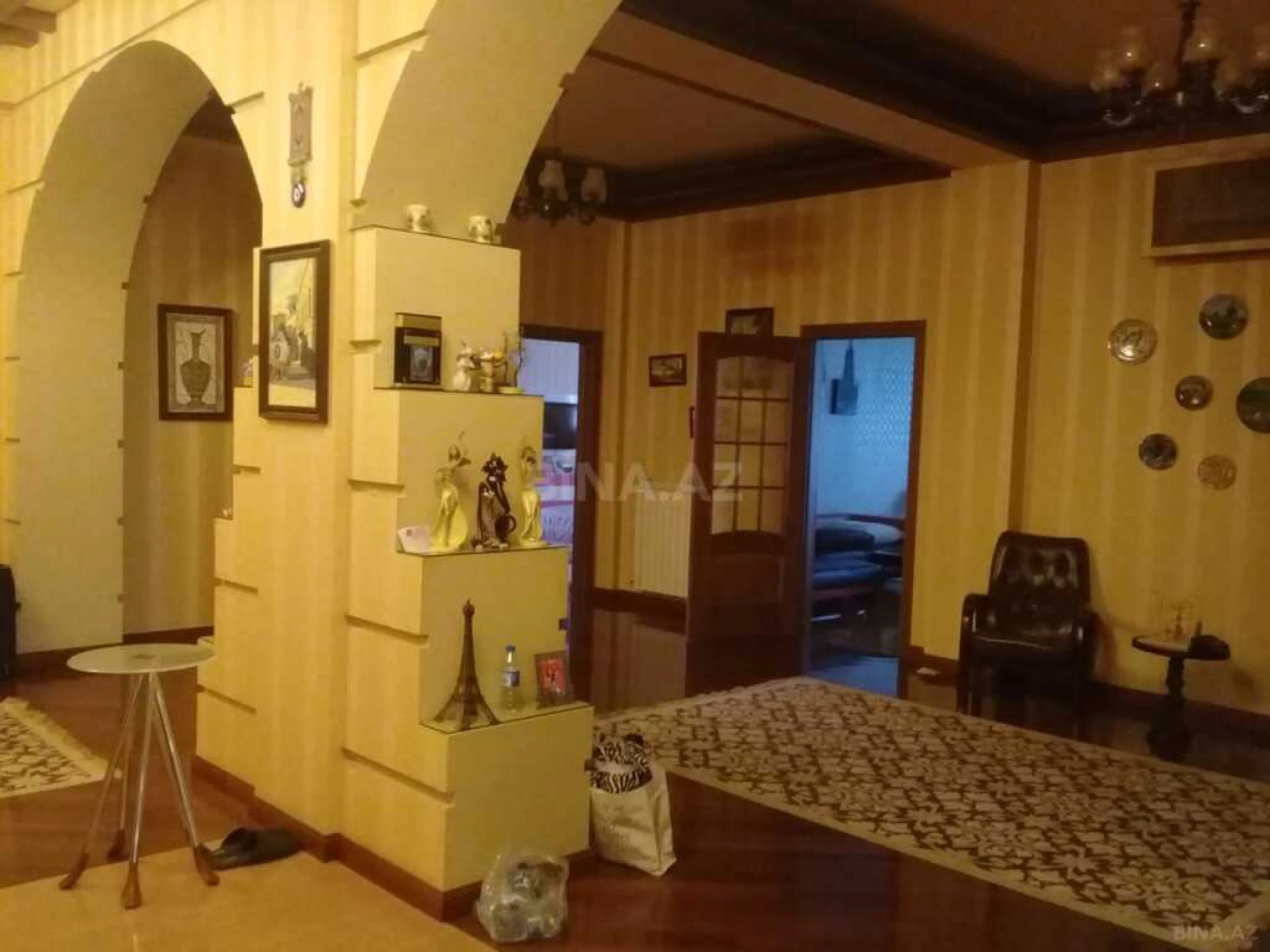 Kirayə verilir 7 otaqlı mənzil 700 m²