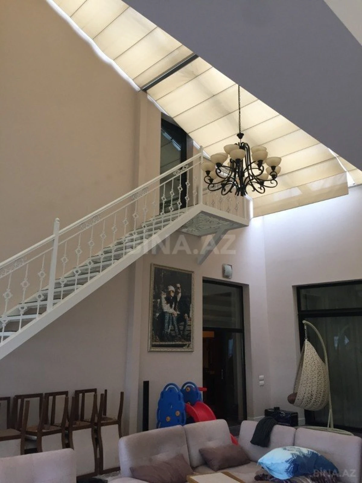 Kirayə verilir 7 otaqlı mənzil 700 m²