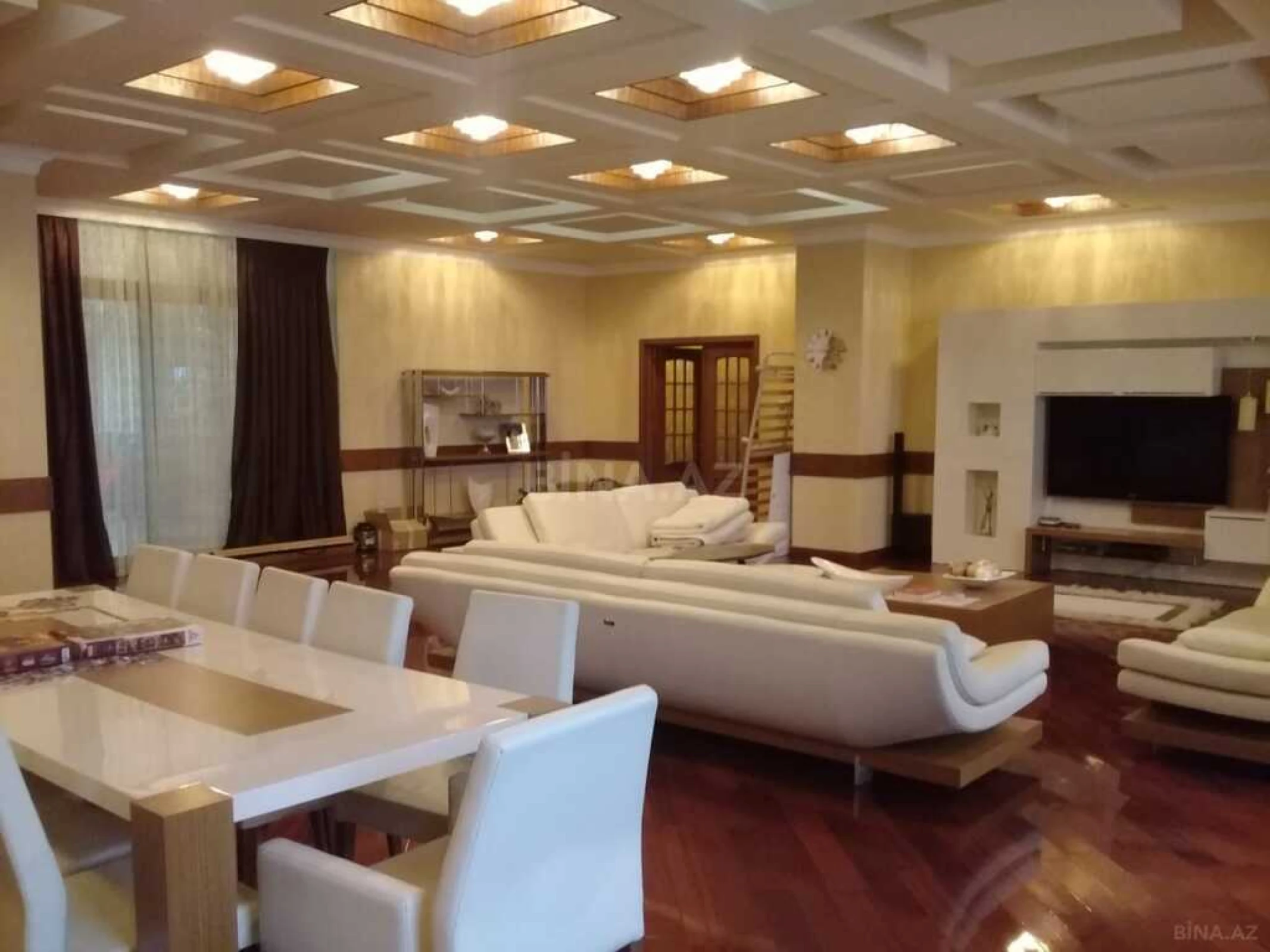 Kirayə verilir 7 otaqlı mənzil 700 m²