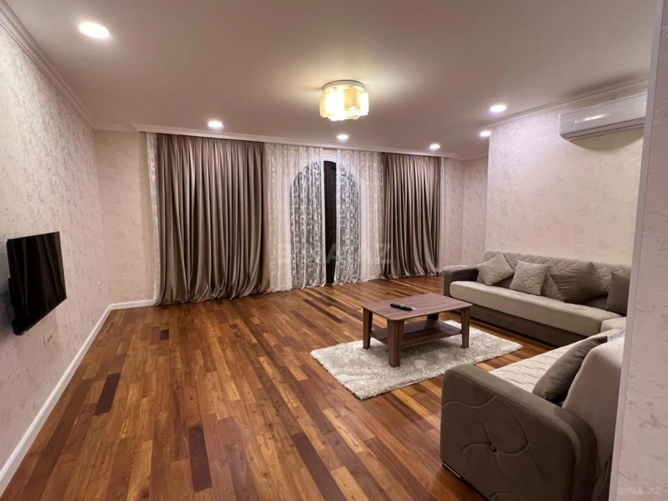Kirayə verilir 8 otaqlı həyət evi 540 m²