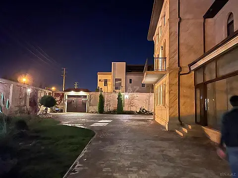 Kirayə verilir 8 otaqlı həyət evi 540 m²