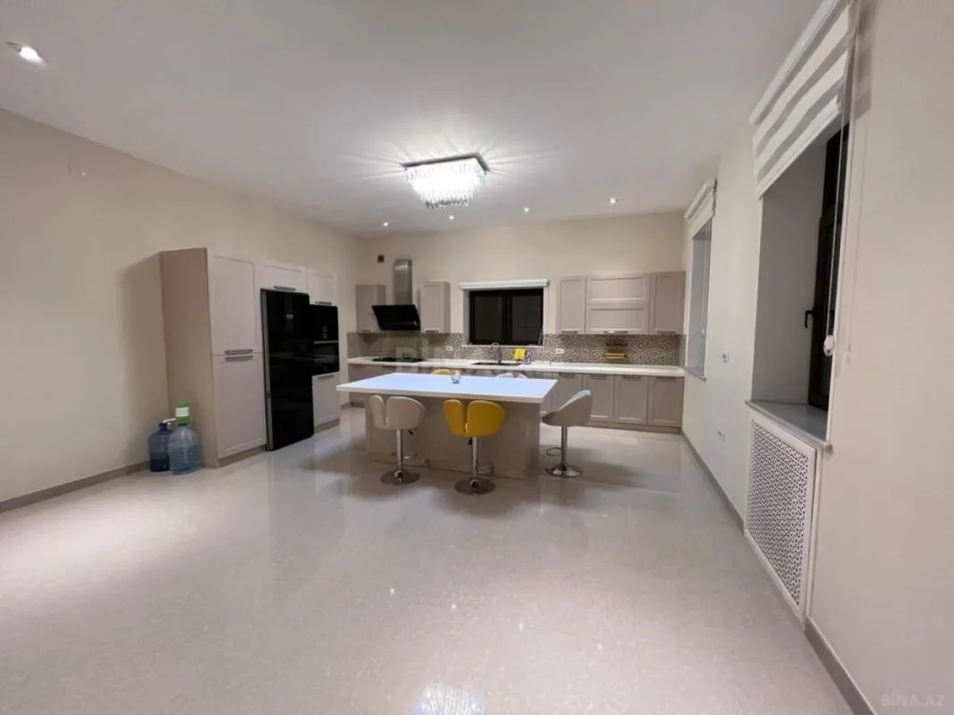 Kirayə verilir 8 otaqlı həyət evi 540 m²