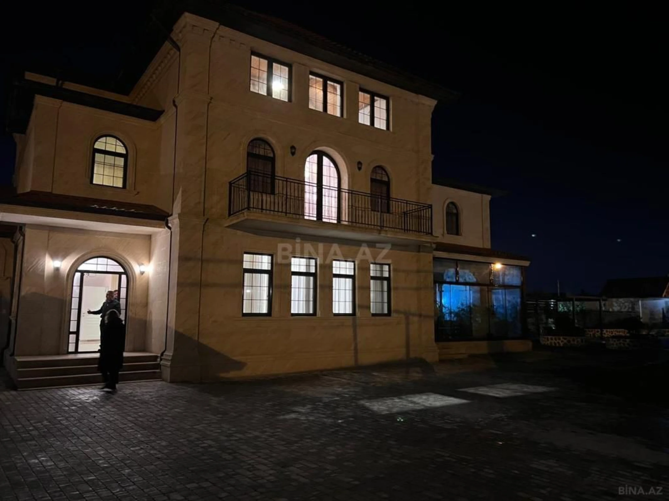 Kirayə verilir 8 otaqlı həyət evi 540 m²