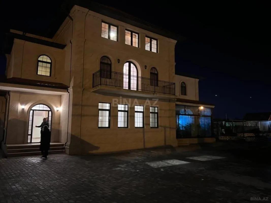 Kirayə verilir 8 otaqlı həyət evi 540 m²