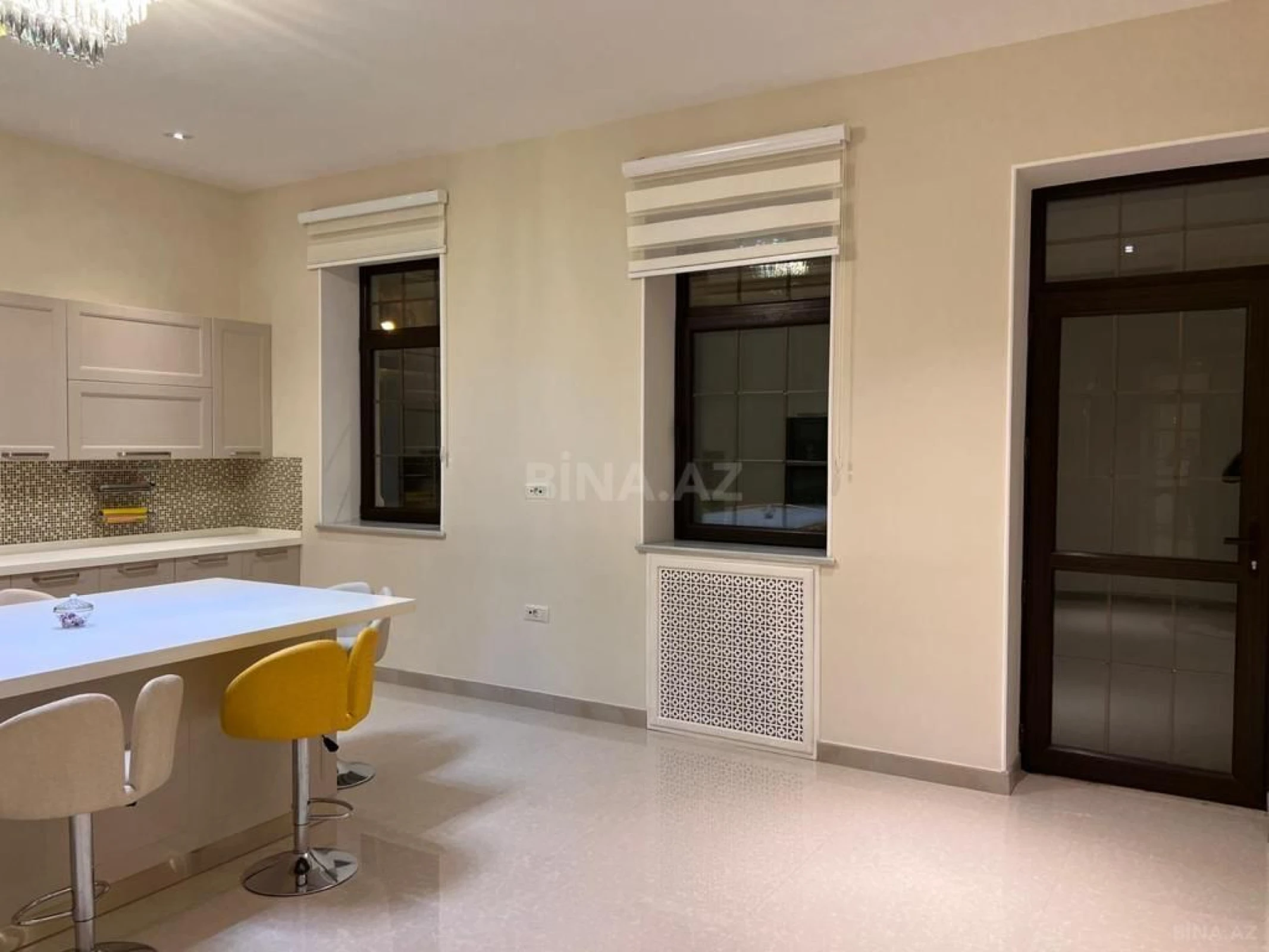 Kirayə verilir 8 otaqlı həyət evi 540 m²