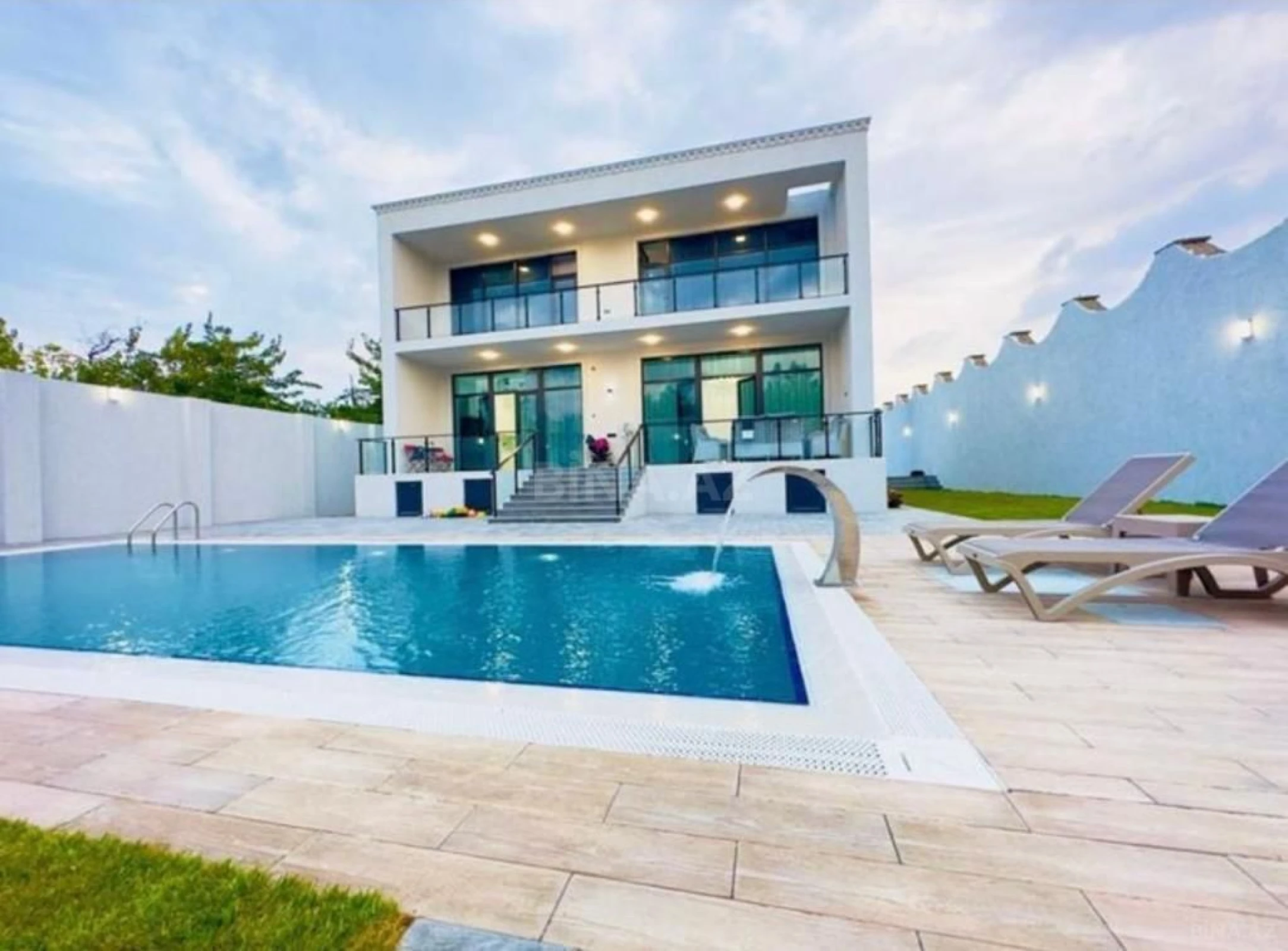 Kirayə verilir 5 otaqlı həyət evi 290 m²