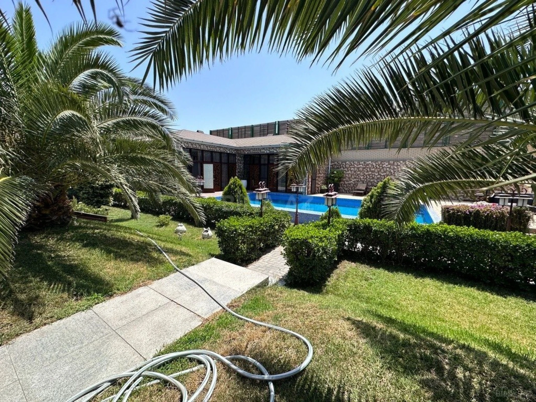 Kirayə verilir 5 otaqlı həyət evi 450 m²