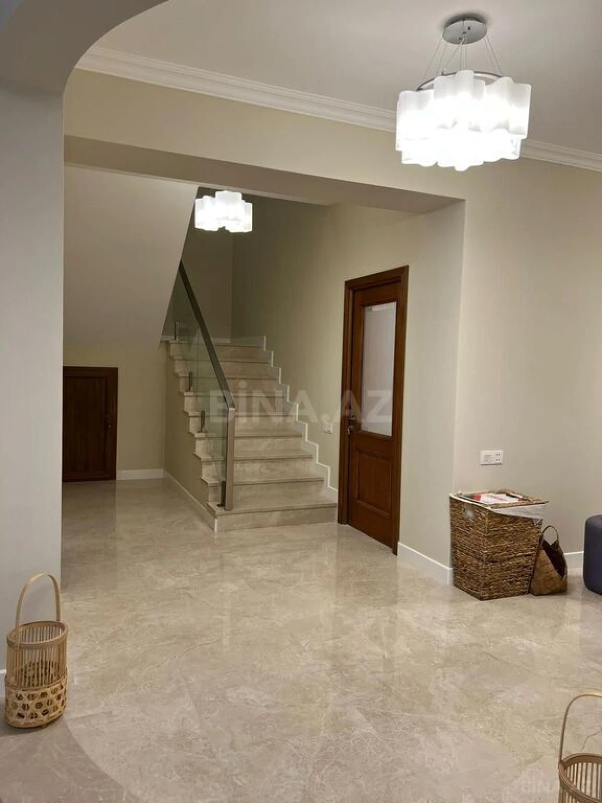 Kirayə verilir 6 otaqlı həyət evi 350 m²